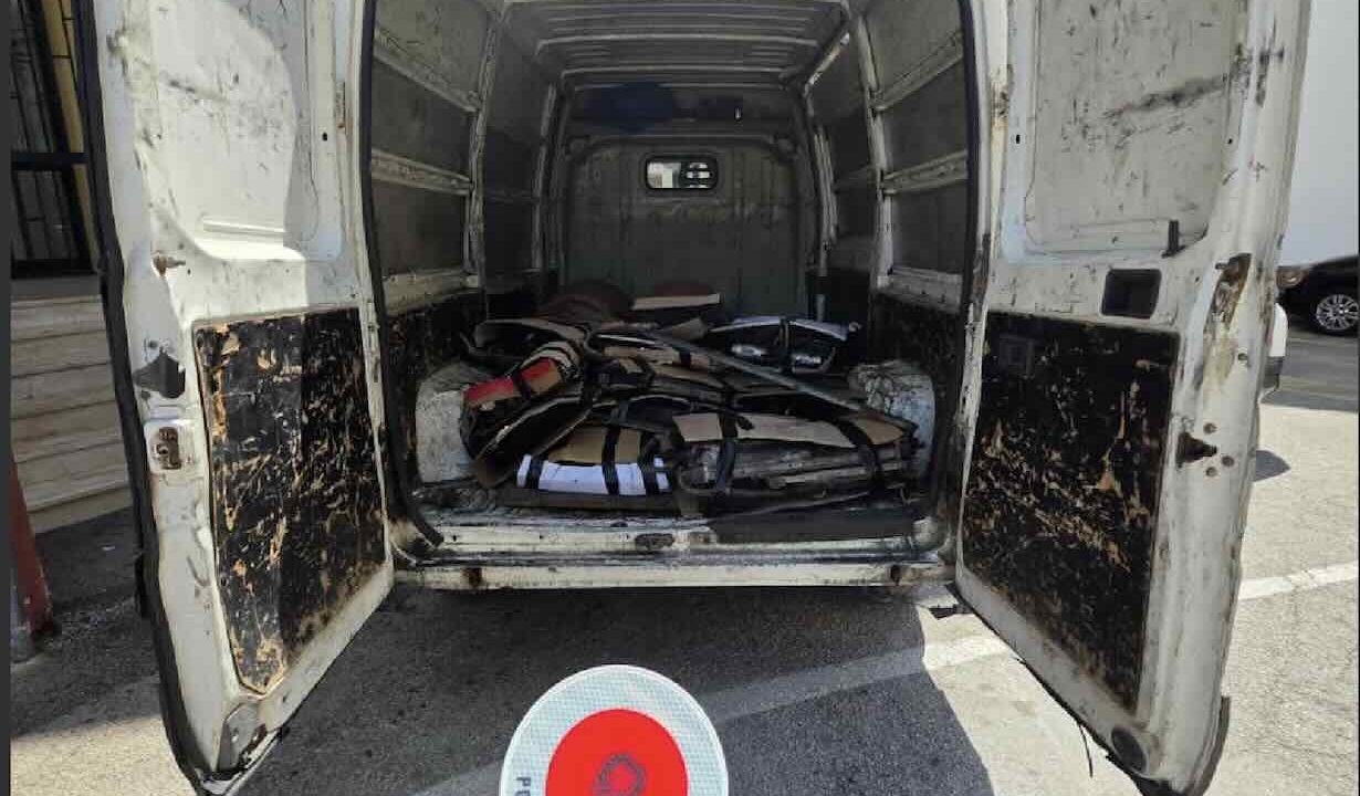 Qualiano, blitz delle forze dell’ordine: furgone carico di pezzi di ricambio sotto sequestro