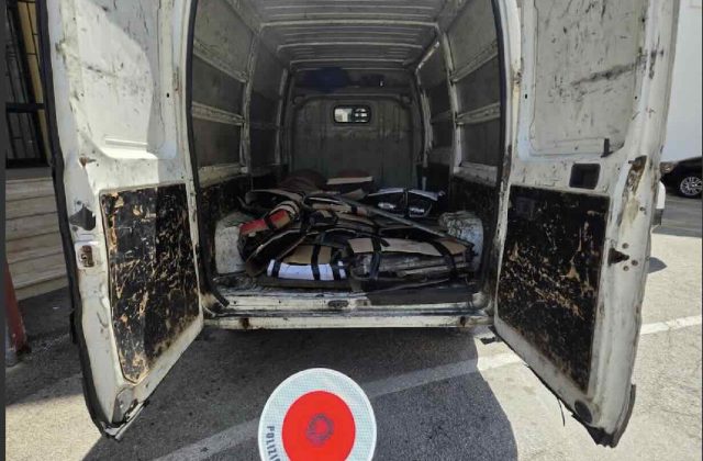 Qualiano, blitz delle forze dell’ordine: furgone carico di pezzi di ricambio sotto sequestro