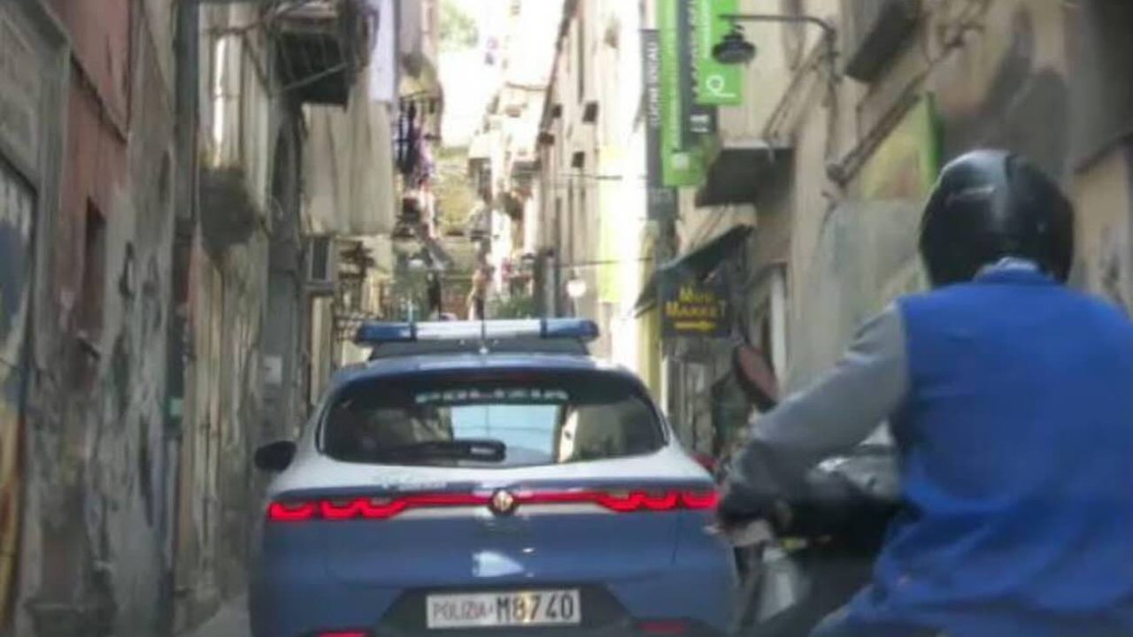 Quartieri Spagnoli, blitz delle forze dell’ordine: sequestrati droga e proiettili tra storie di vita…