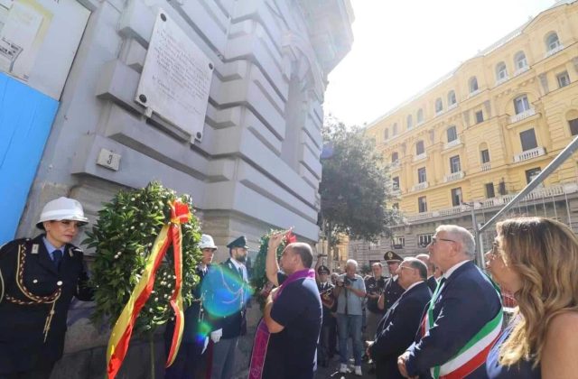 Napoli in lutto: la città onora Ammaturo e Paola, non dimentichiamo il loro sacrificio.
