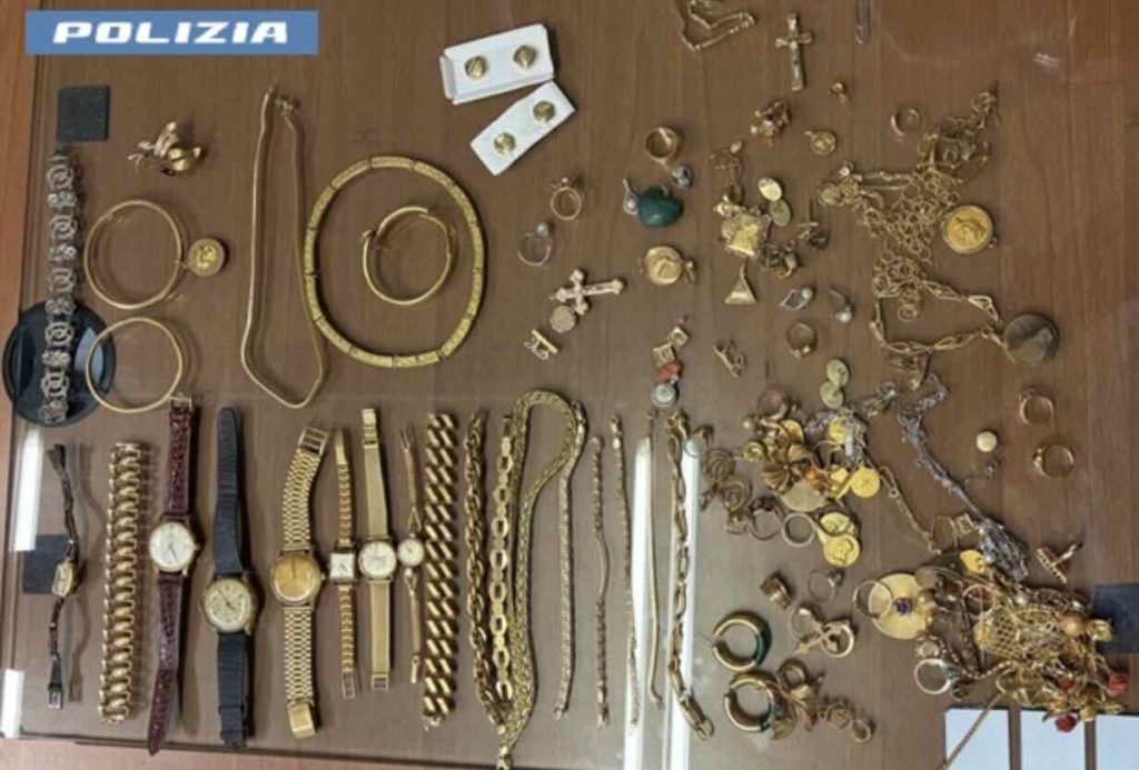 Autostrada di Sala Consilina: ritrovati gioielli rubati per 125mila euro, due denunciati nel blitz delle…