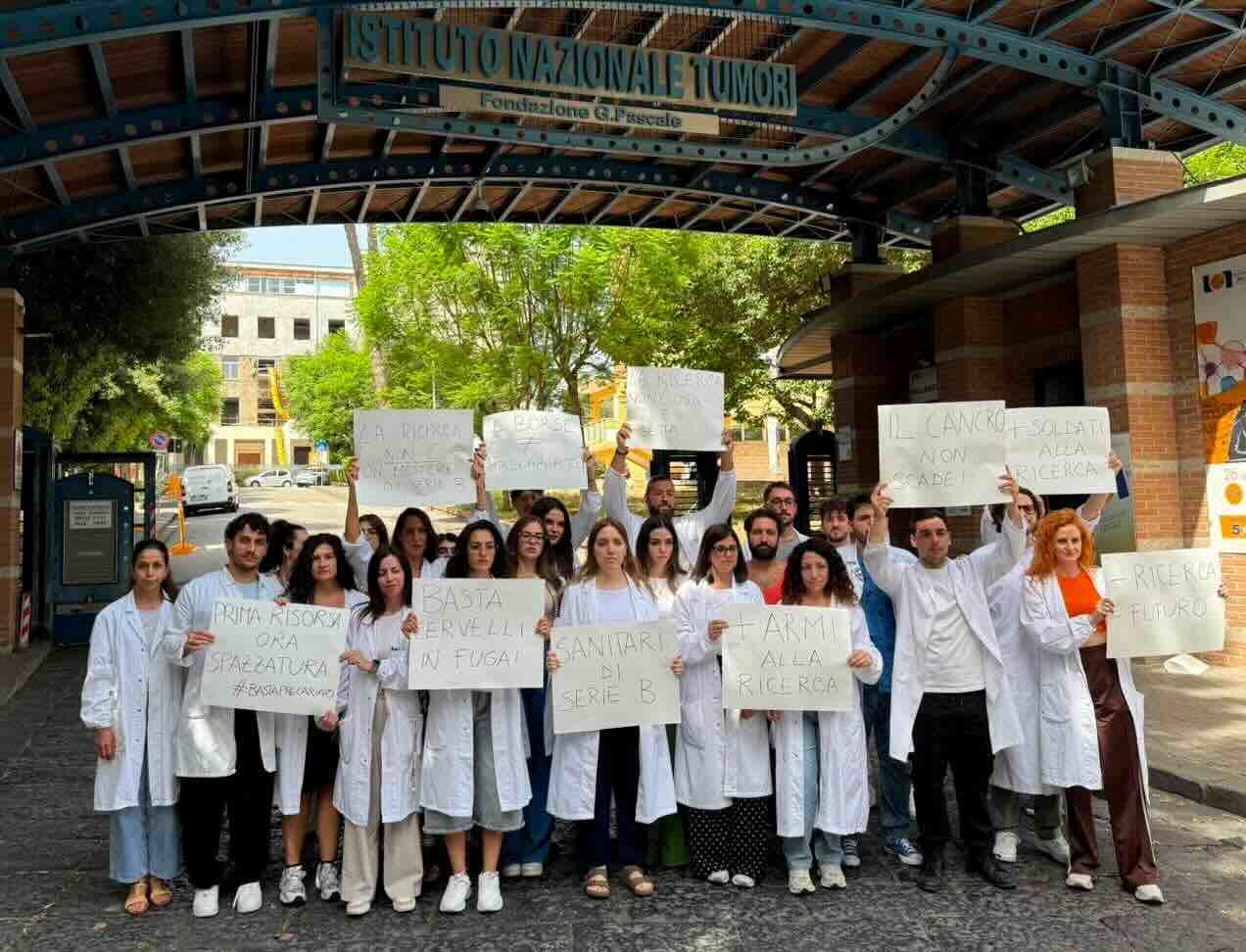 Pascale in allerta: i lavoratori protestano per i tagli alla ricerca oncologica
