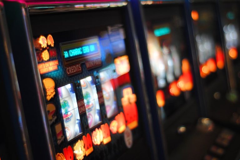 Maxi multa da 66mila euro per il locale di Fuorigrotta: scoperti apparecchi illegali in sala giochi fantasma