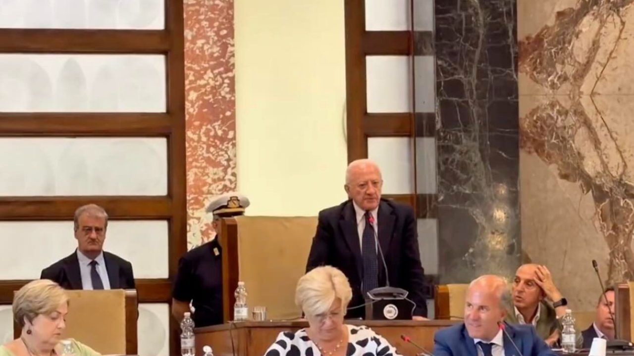 De Luca a Salerno: «Io sono un guerriero pacifico, chi sbaglia si chiarisca»