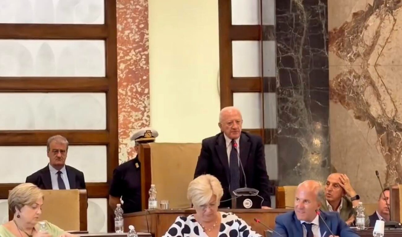 De Luca a Salerno: «Io sono un guerriero pacifico, chi sbaglia si chiarisca»