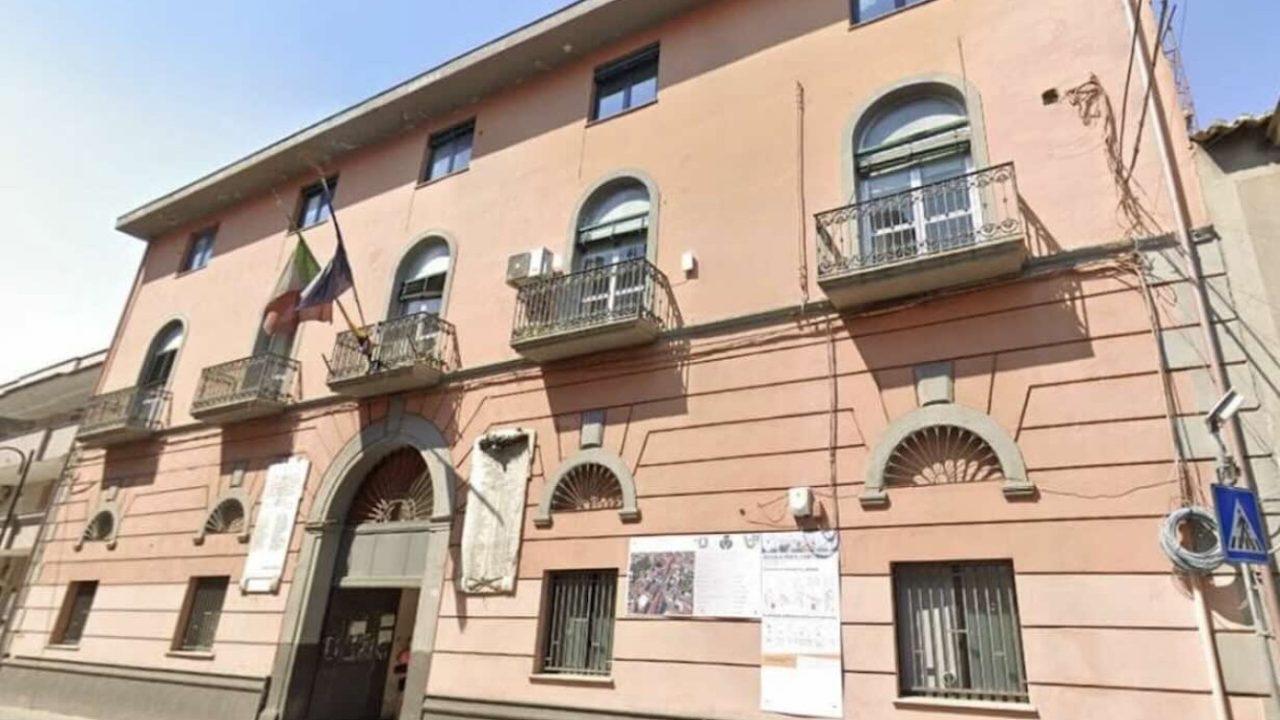 San Cipriano d’Aversa: dipendente comunale sospeso per frodi sui rimborsi spesa