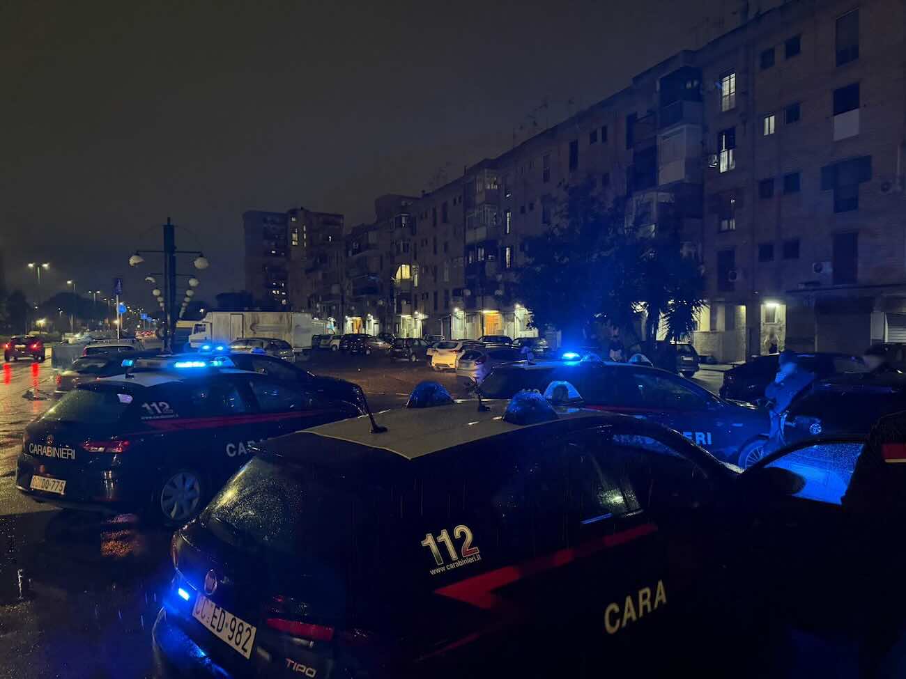 Scampia, operazione dei Carabinieri: giovane arrestato con droga e proiettili nella sua abitazione