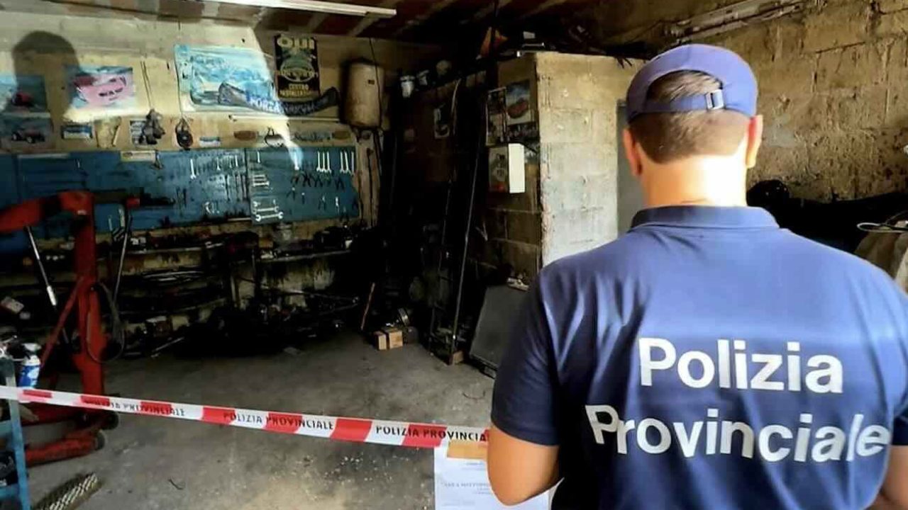 Orta di Atella, scoperta officina abusiva: gravi violazioni ambientali portano a denunce