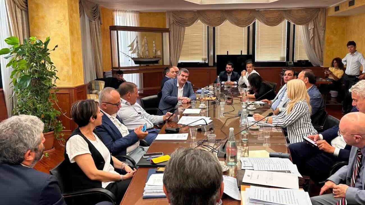 Rinnovamento in Campania: Simeone assicura unità nella maggioranza dopo le tensioni