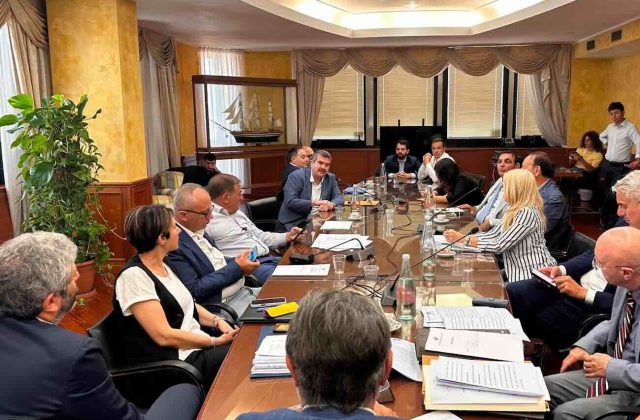 Rinnovamento in Campania: Simeone assicura unità nella maggioranza dopo le tensioni