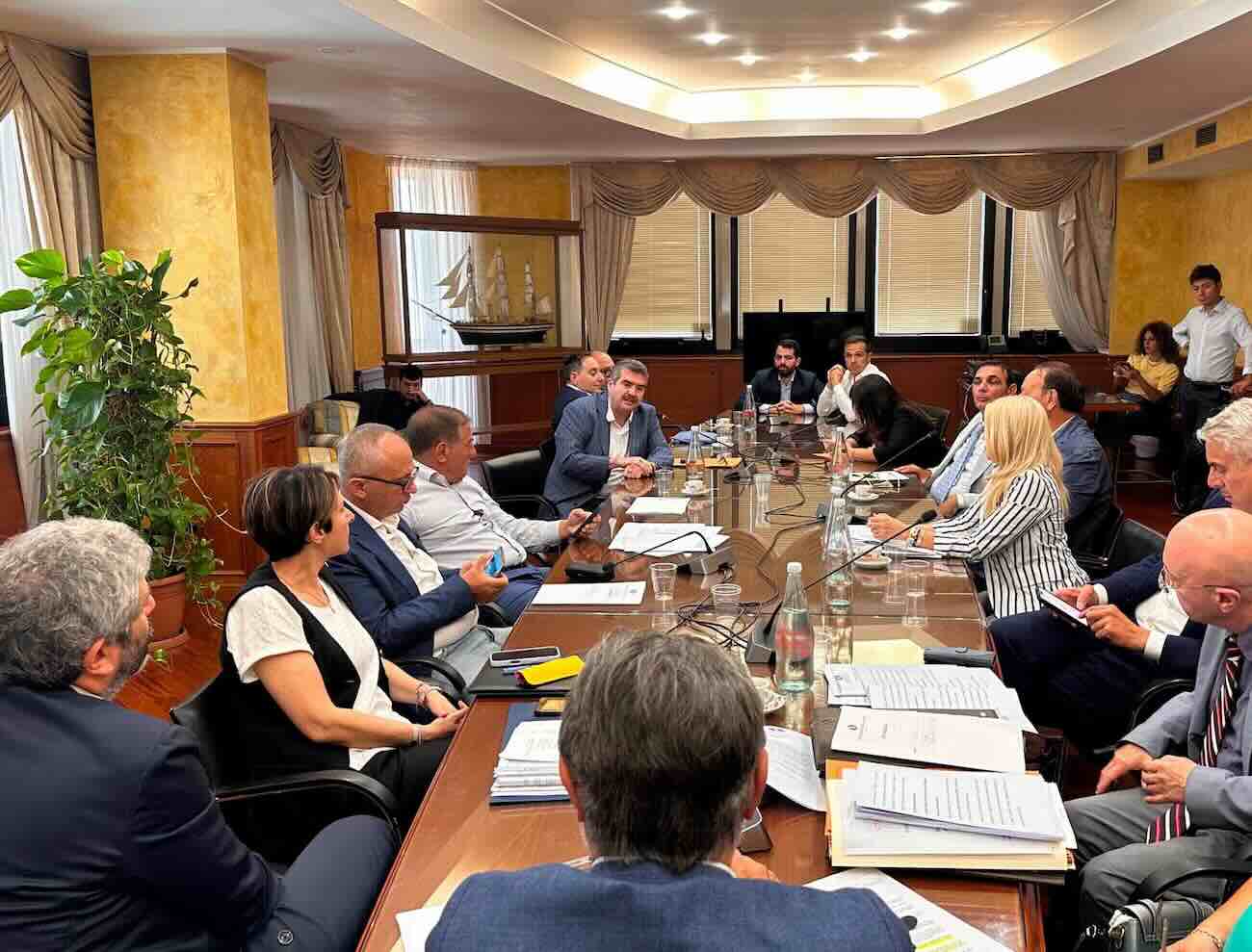 Rinnovamento in Campania: Simeone assicura unità nella maggioranza dopo le tensioni