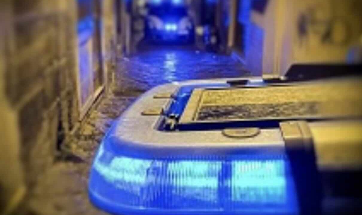 Piazza Bellini sotto i riflettori: giovane irregolare arrestato per spaccio di droga