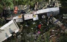 Acqualonga in lutto, Pozzuoli e Irpinia si stringono nel ricordo delle 40 vittime
