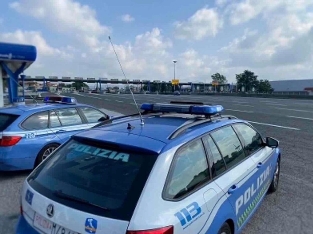 Tangenziale di Napoli, 271 patenti ritirate per cellulari al volante: i cittadini in allerta!