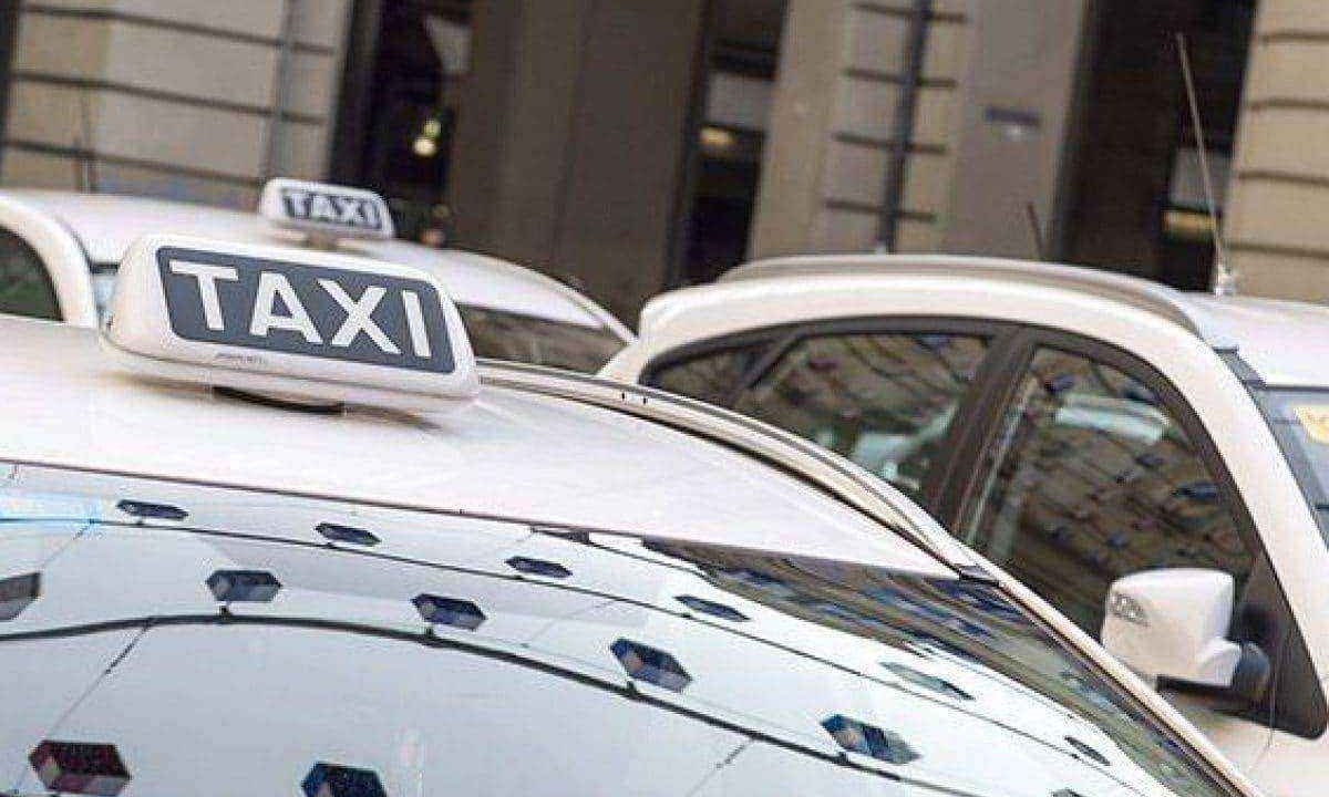 Taxi a Napoli: arriva il numero unico su WhatsApp, intelligenza artificiale in sperimentazione per i…
