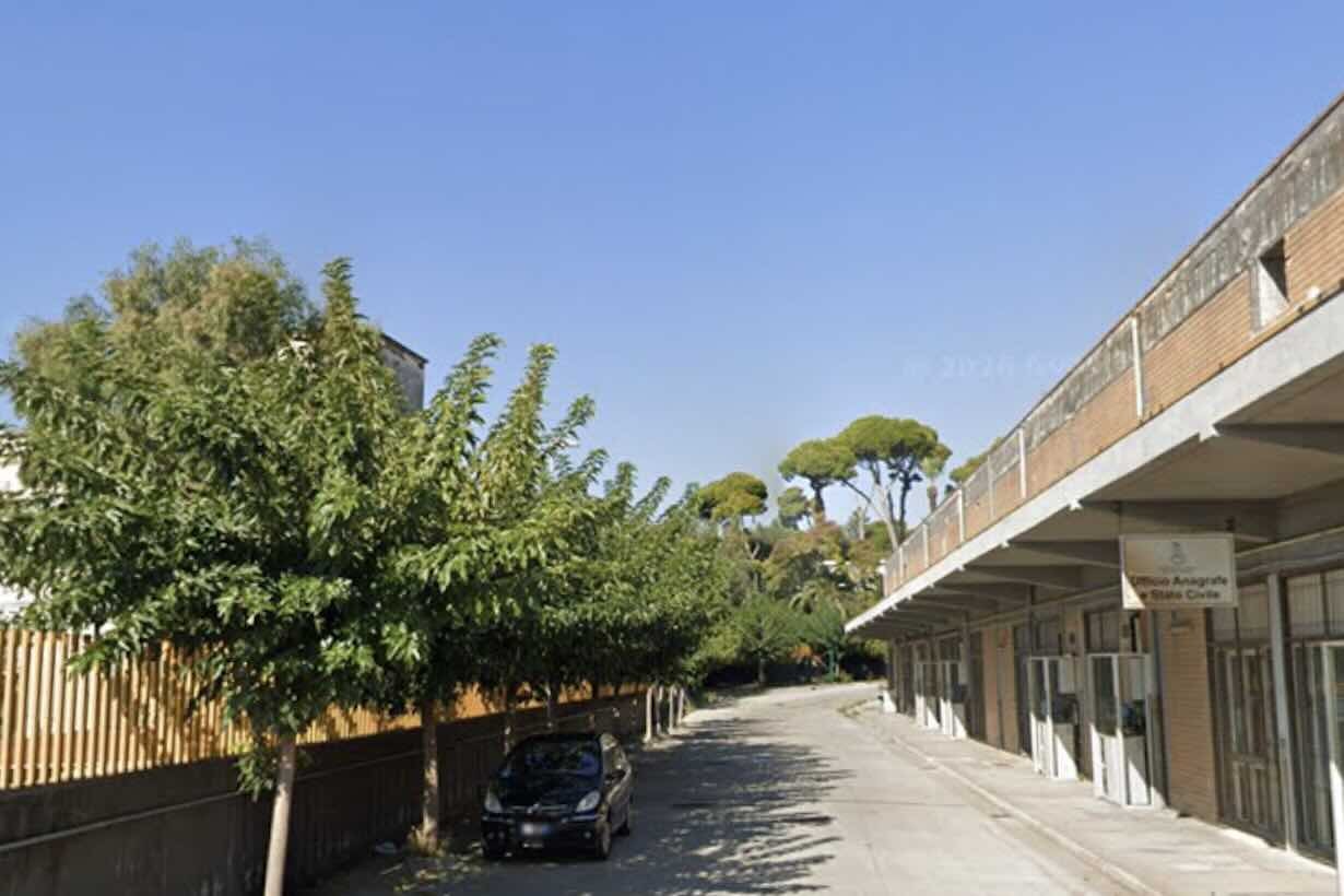 Torre del Greco, colpi di pistola contro un netturbino: paura in strada e indagini in corso
