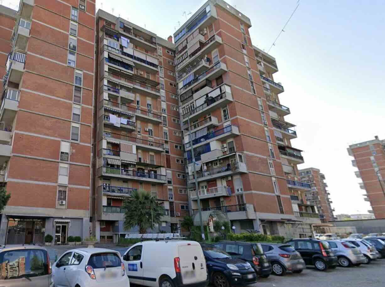 Scampia in lutto: 12enne perde la vita dopo una caduta dal decimo piano dei Sette Palazzi