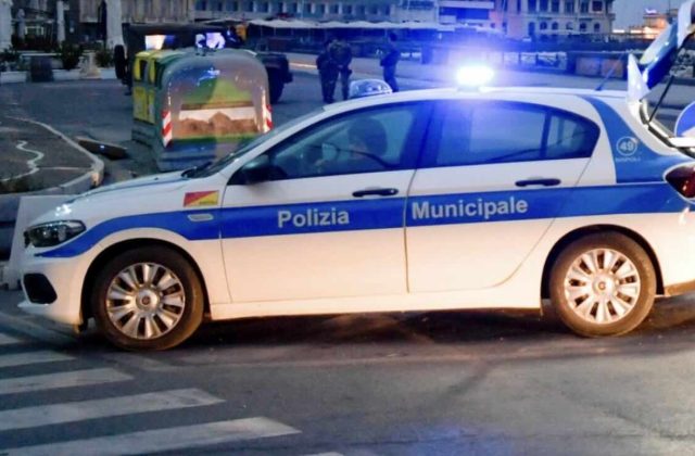 Napoli, scoperta una vettura rubata: smascherata la truffa delle auto clonate