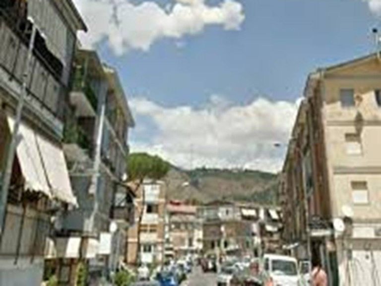 Rione Traiano, due fratelli tornano in libertà: trovati 6 chili di cocaina in casa