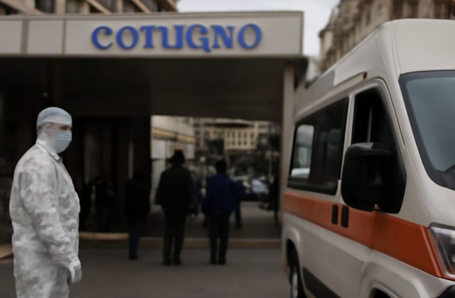 West Nile: Napoli in allerta, primo ricoverato al Cotugno e paura tra i cittadini