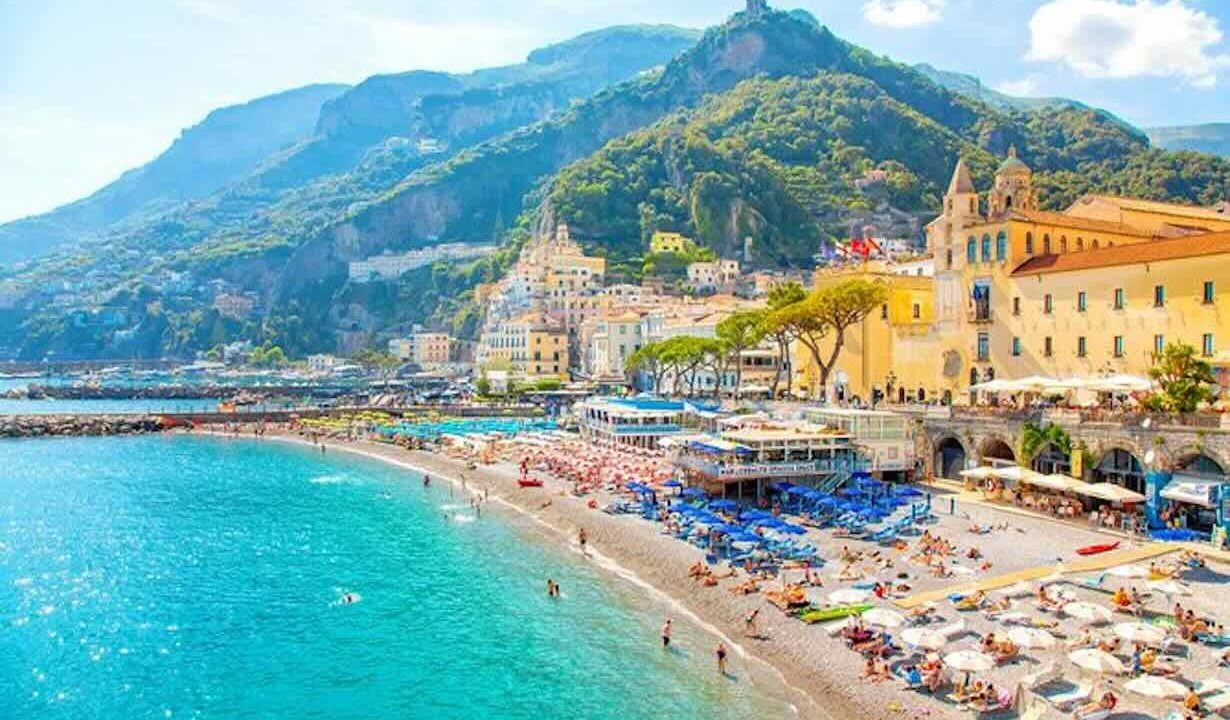 Praiano e la sua autenticità incantano il mondo: la Costiera Amalfitana in vetta alla classifica di Condé Nast Traveler