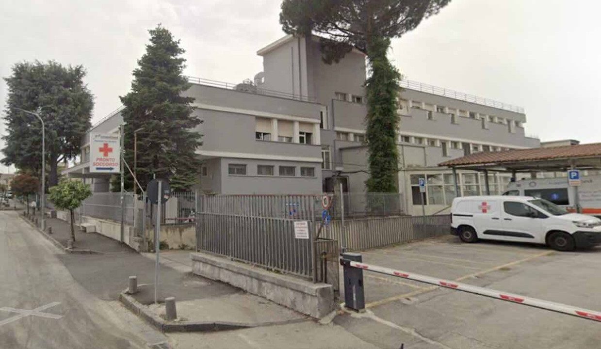 Calvizzano, incidente stradale devastante: 17enne alla guida in pericolo di vita, gravissime le condizioni di un amico