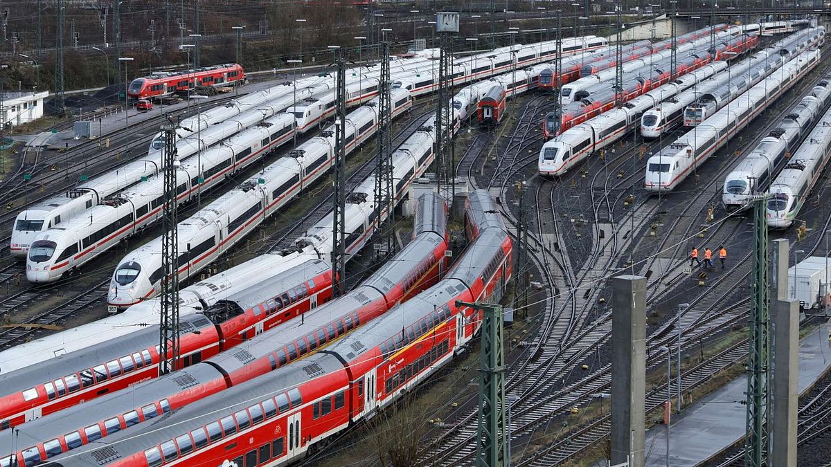 Ritorna la normalità: treni in movimento da Napoli dopo il terremoto nei Campi Flegrei