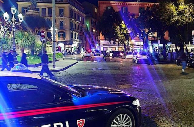 Controlli anti-movida a Castellammare: 317 identificati e un giovane denunciato per spaccio