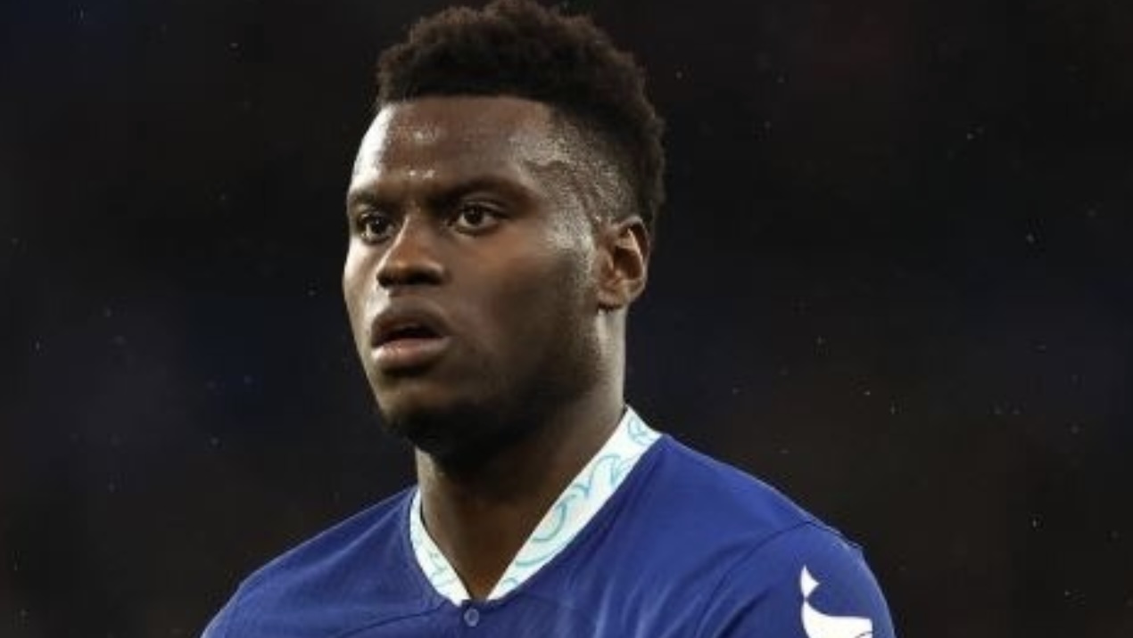 Napoli, ufficializzato l’arrivo di Badiashile: un rinforzo per la difesa in vista del debutto di campionato contro il Genoa