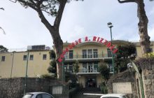 Accoltellamento a Ischia: ventenne ferito, la parentela con un ‘presunto boss’ complica le indagini