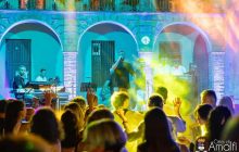 Amalfi celebra il Ferragosto con il That’s Napoli Live Show: un viaggio musicale tra tradizione e pop rock internazionale