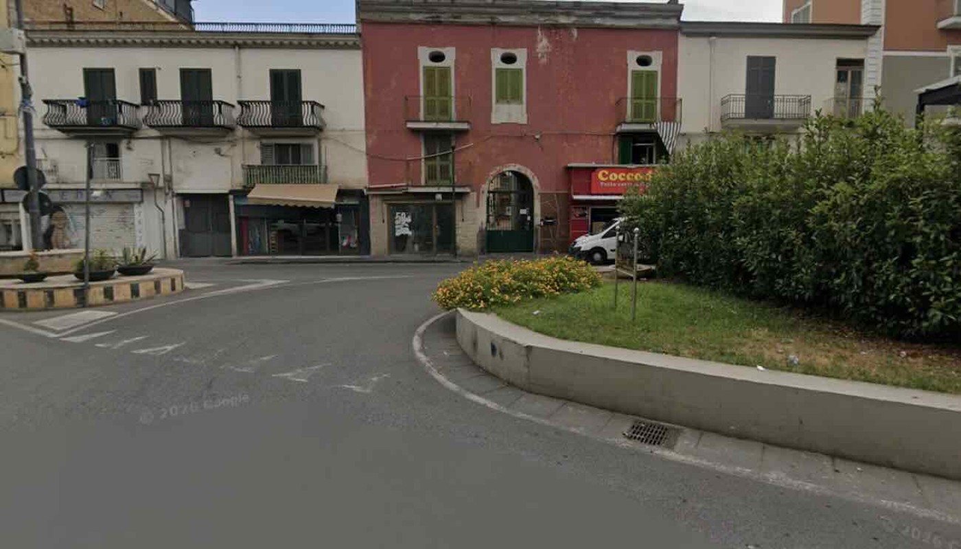 Afragola, rapina in pieno giorno: arrestato in breve tempo un 23enne irregolare dopo lo scippo in piazza Gianturco