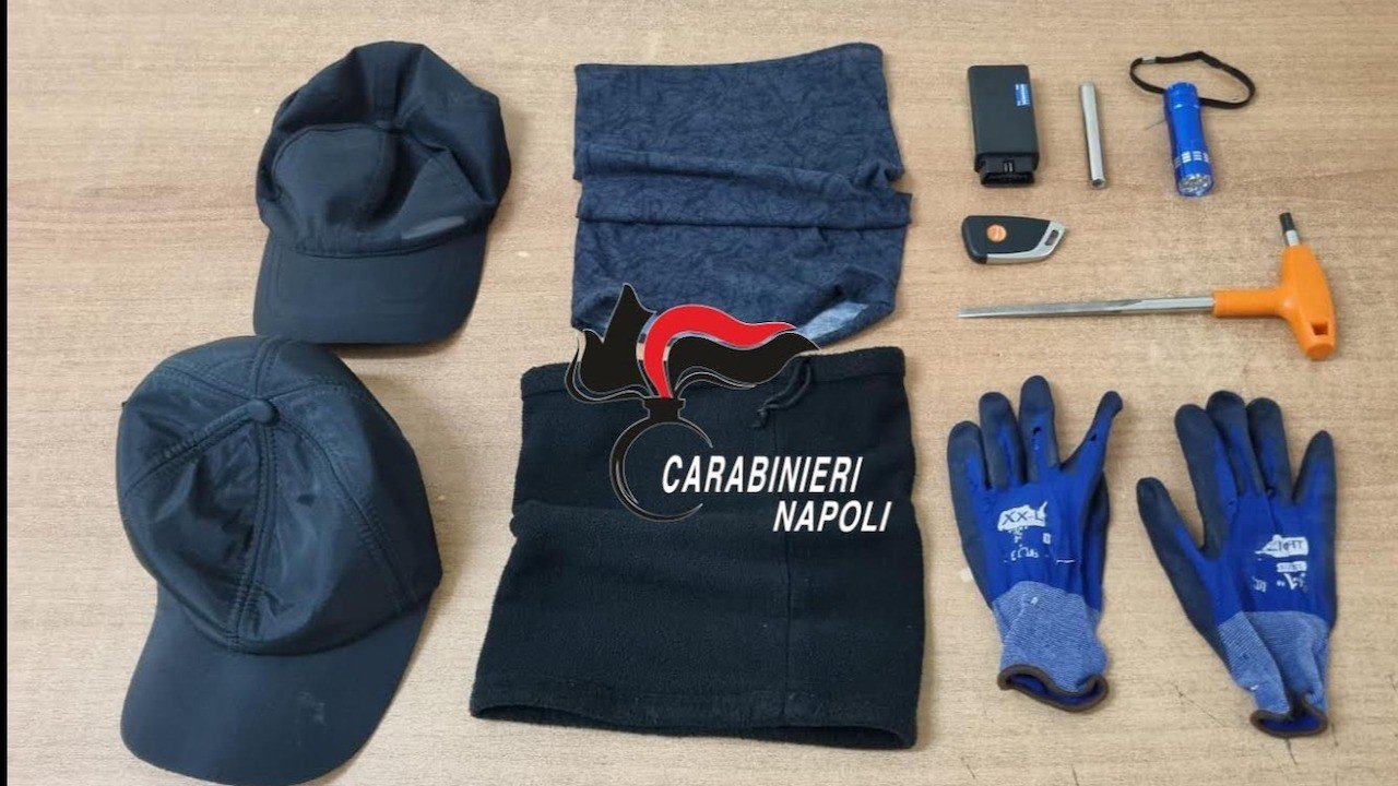 Controlli intensificati a Napoli per Ferragosto: denunciato un minorenne con arnesi da scasso