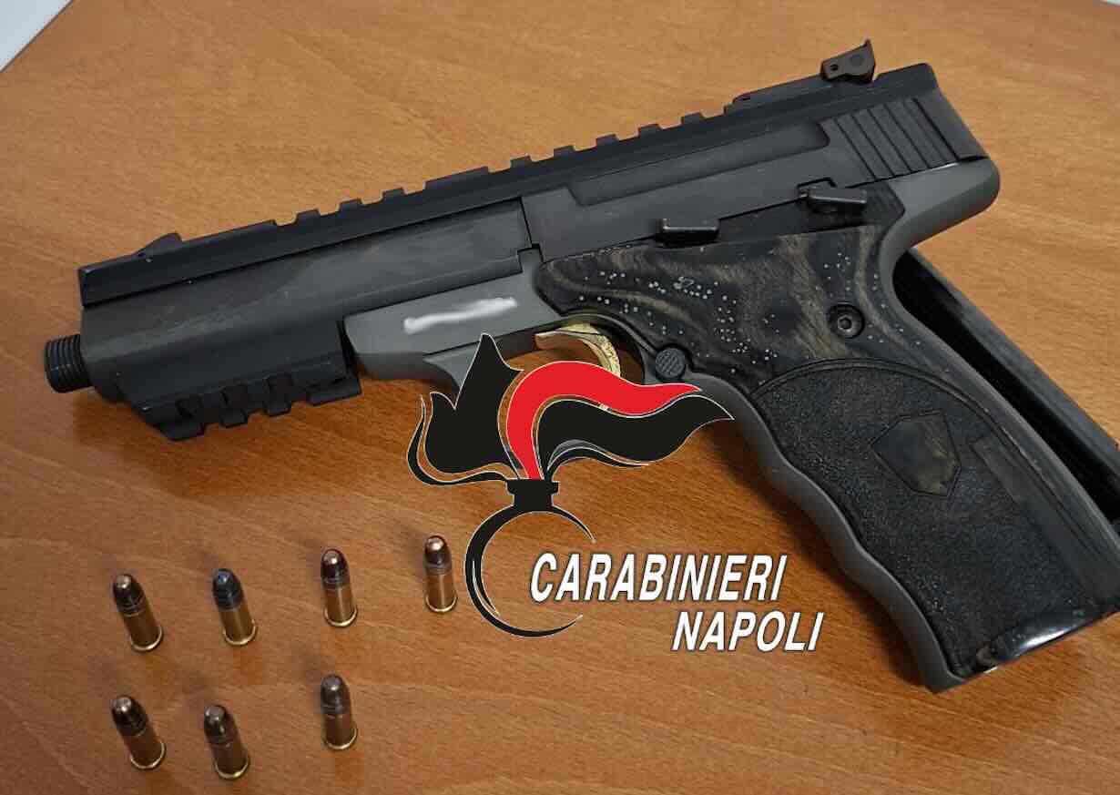 Controllo dei carabinieri a Licola: scovata pistola e munizioni nell’armadio di un 60enne già noto alle forze dell’ordine