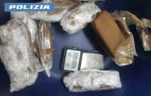 Blitz della Polizia ad Acerra: 33enne fermato con una riserva di oltre 250 grammi di droga e strumenti per il traffico.