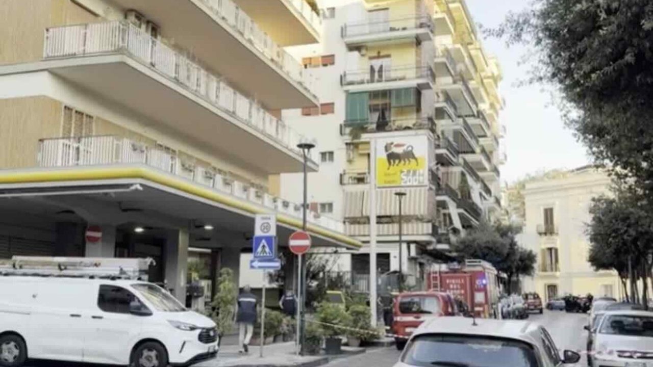 Dramma a San Giorgio a Cremano: dopo un lungo assedio, scatta l’arresto per un uomo armato e in stato di agitazione.
