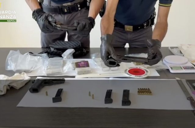 Arsenale dietro la frutta: l’ombra dei clan di Secondigliano sulla rete commerciale di Casavatore
