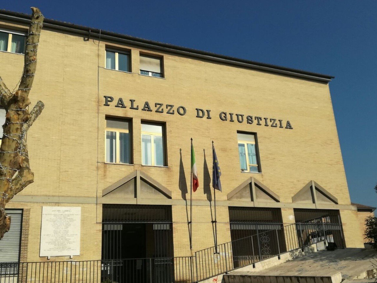 Truffa con auto di lusso: rintracciato il veicolo in Sicilia, arrestato un 54enne di Napoli
