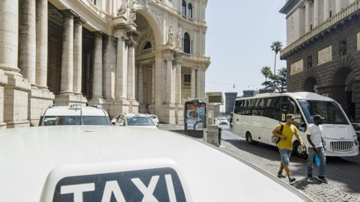 «Auto sporche e vetuste»: quando la politica trasforma i tassisti in capri espiatori