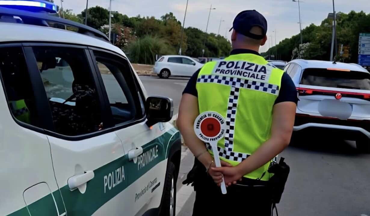 Furto di energia da un alloggio scolastico: scoperte occupazioni abusive ad Aversa, denunciate due persone