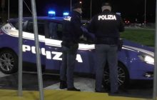 Bacoli, furto sventato da un poliziotto: colluttazione e arresto dopo l’incidente con lo scooter dei ladri