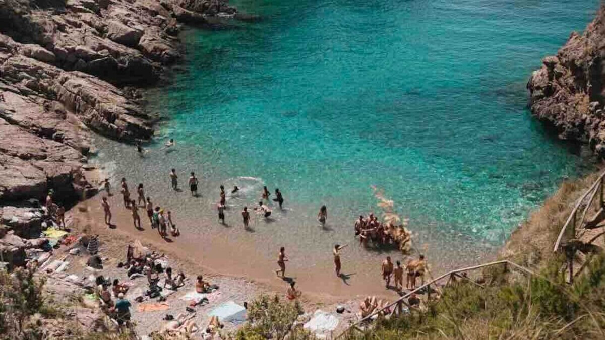 Baia di Ieranto, il tuffo che riapre il tema della sicurezza in acqua