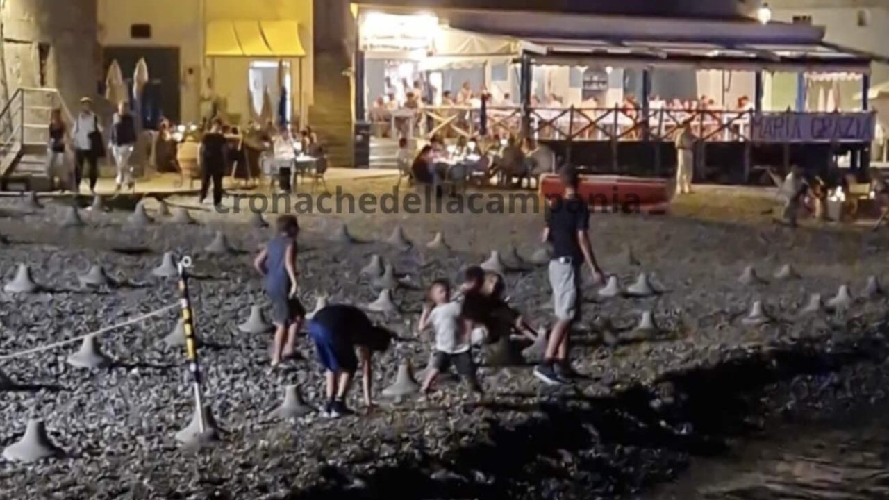 Nerano, controlli notturni in spiaggia: sequestrati tavoli a ristorante di lusso