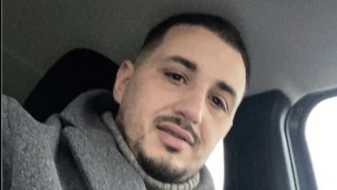 Tragedia a Capri, morto il macellaio Giuseppe Riccardi: un incidente col taxi spezza la vita di un giovane benvoluto dalla comunità.