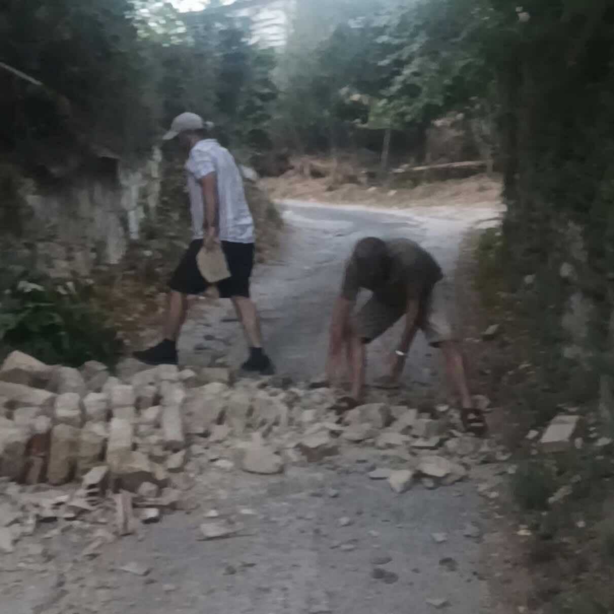 Campi Flegrei in allerta: due scosse di forte intensità feriscono 21 persone e costringono all’evacuazione 22 famiglie