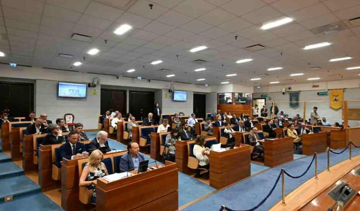 Emergenza nei Campi Flegrei: convocato il Consiglio regionale per interventi urgenti il 27 agosto