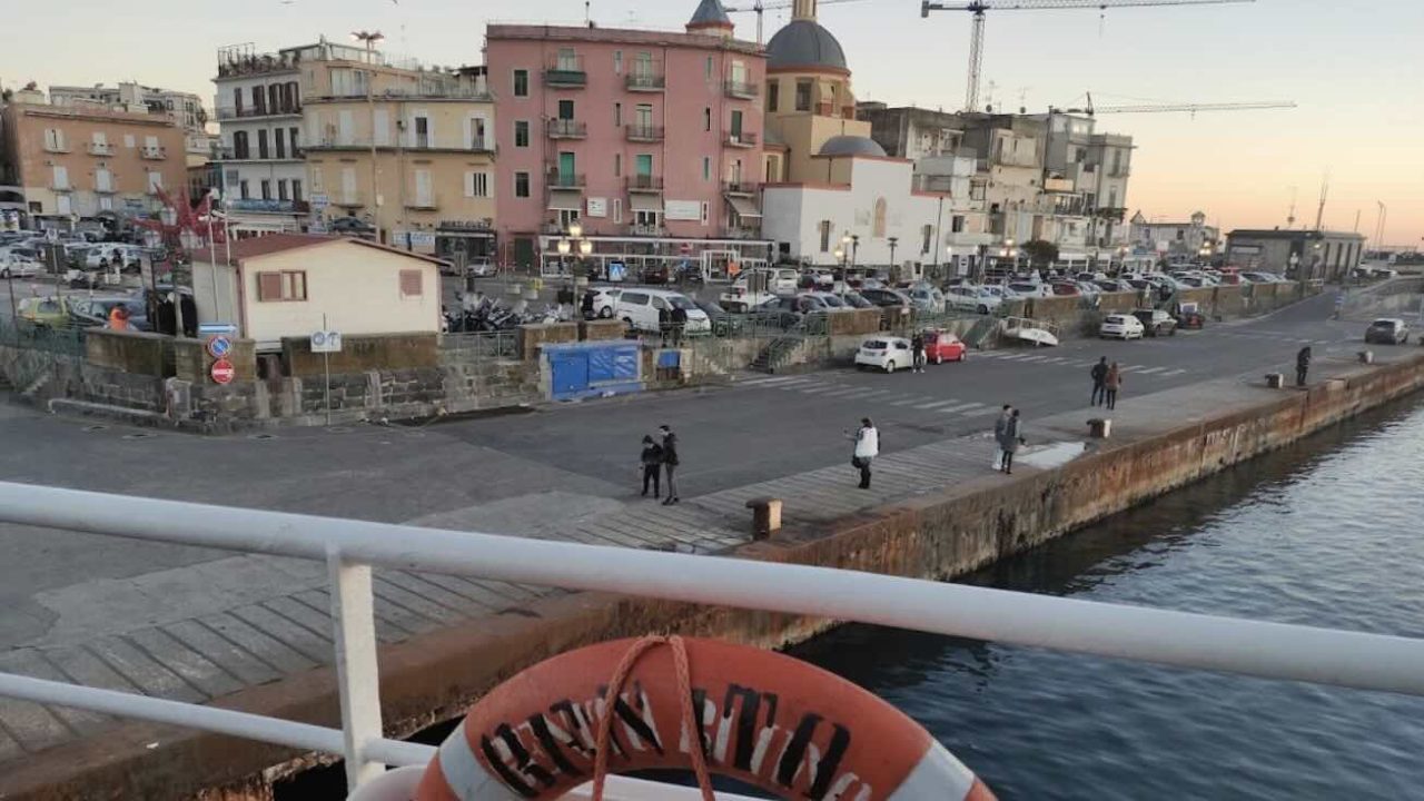 Campi Flegrei, terremoto compromette viabilità: prefettura al lavoro per soluzioni per Ischia e Procida