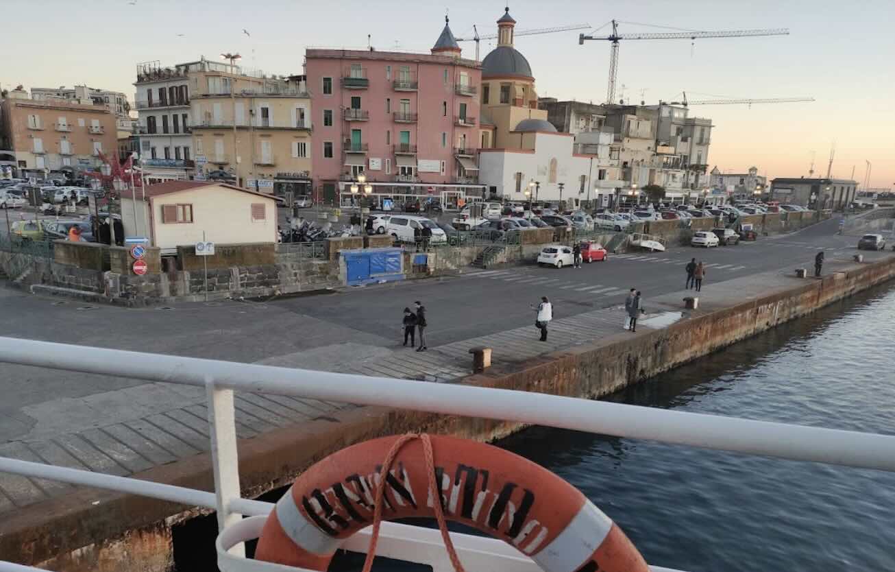Campi Flegrei, terremoto compromette viabilità: prefettura al lavoro per soluzioni per Ischia e Procida
