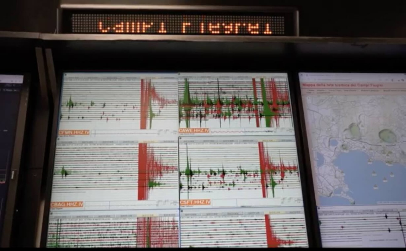 Campi Flegrei, scossa sismica in aumento: oltre 2.170 sfollati nel caos della crisi bradisismica. Il Governo sotto pressione per lo Stato di emergenza.