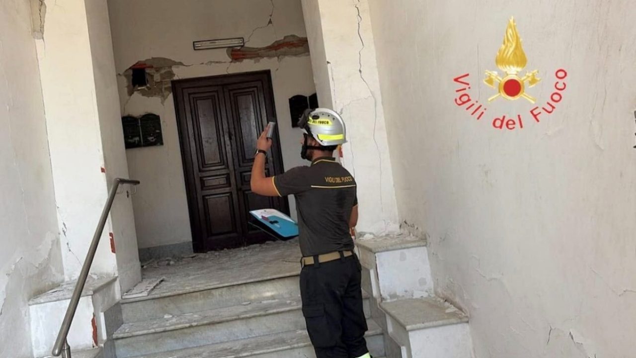 Campi Flegrei, nuovi sgomberi: 89 edifici a rischio e 525 famiglie in attesa di soluzioni